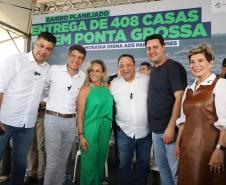 Ratinho Junior entrega 408 casas em Ponta Grossa