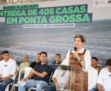 Ratinho Junior entrega 408 casas em Ponta Grossa