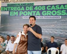 Ratinho Junior entrega 408 casas em Ponta Grossa