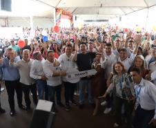 Ratinho Junior entrega 408 casas em Ponta Grossa