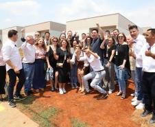 Ratinho Junior entrega 408 casas em Ponta Grossa