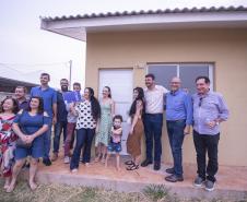 Famílias de Moreira Sales recebem as chaves da casa própria após subsídio do Estado