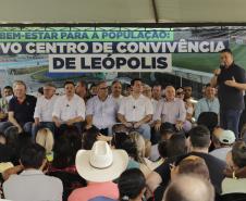 Governador entrega rede de esgoto, centro de convivência e moradias em Leópolis 