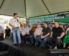 Governador entrega rede de esgoto, centro de convivência e moradias em Leópolis 