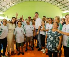 Governador entrega rede de esgoto, centro de convivência e moradias em Leópolis 