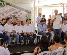 Governador entrega 44 casas e anuncia construção de condomínio do idoso em Ibiporã