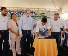 Governador entrega 44 casas e anuncia construção de condomínio do idoso em Ibiporã