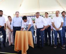 Governador entrega 44 casas e anuncia construção de condomínio do idoso em Ibiporã