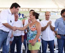 Governador entrega 44 casas e anuncia construção de condomínio do idoso em Ibiporã