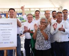 Governador entrega 44 casas e anuncia construção de condomínio do idoso em Ibiporã