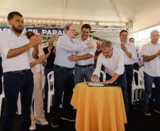 Governador entrega 44 casas e anuncia construção de condomínio do idoso em Ibiporã