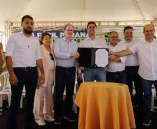 Governador entrega 44 casas e anuncia construção de condomínio do idoso em Ibiporã