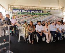 Governador entrega 44 casas e anuncia construção de condomínio do idoso em Ibiporã