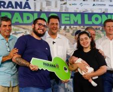  Casa Fácil: governador inaugura residencial com 144 apartamentos em Londrina