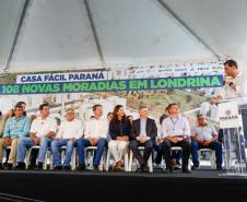  Casa Fácil: governador inaugura residencial com 144 apartamentos em Londrina