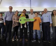  Com apoio do Estado, 200 moradores de Maringá ganham as chaves da casa própria