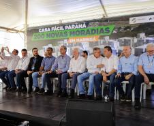  Com apoio do Estado, 200 moradores de Maringá ganham as chaves da casa própria
