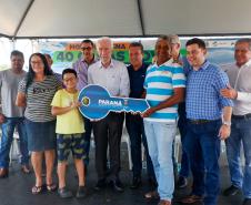 Piana inaugura residencial que beneficia 40 famílias de São Carlos do Ivaí
