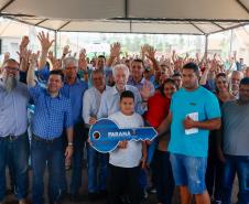 Piana inaugura residencial que beneficia 40 famílias de São Carlos do Ivaí