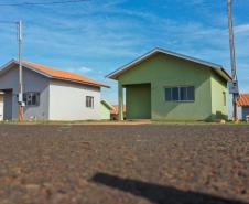 Piana inaugura residencial que beneficia 40 famílias de São Carlos do Ivaí