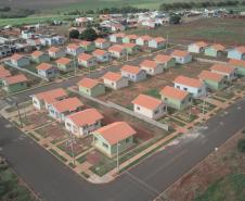 Piana inaugura residencial que beneficia 40 famílias de São Carlos do Ivaí