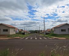 Piana inaugura residencial que beneficia 40 famílias de São Carlos do Ivaí