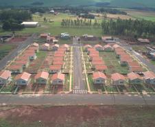 Piana inaugura residencial que beneficia 40 famílias de São Carlos do Ivaí