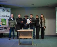 Estado apresenta programa Escritura na Mão para associações de municípios do Litoral e RMC