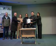 Estado apresenta programa Escritura na Mão para associações de municípios do Litoral e RMC