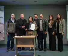 Estado apresenta programa Escritura na Mão para associações de municípios do Litoral e RMC