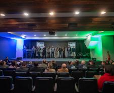 Estado apresenta programa Escritura na Mão para associações de municípios do Litoral e RMC