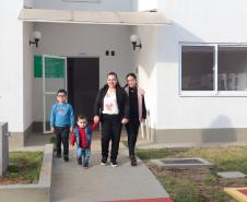 Casa Fácil Paraná: com apoio do Estado, famílias de Cascavel recebem chaves