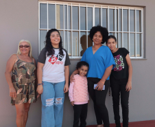 Com apoio do Estado, chaves da casa própria são entregues a famílias de Japurá