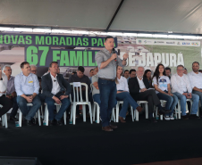 Com apoio do Estado, chaves da casa própria são entregues a famílias de Japurá