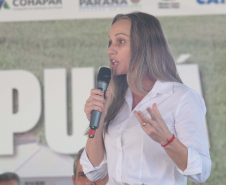 Com apoio do Estado, chaves da casa própria são entregues a famílias de Japurá