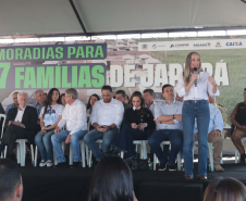 Com apoio do Estado, chaves da casa própria são entregues a famílias de Japurá