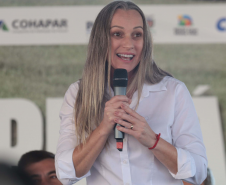 Com apoio do Estado, chaves da casa própria são entregues a famílias de Japurá