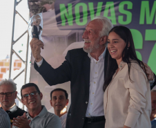 Com apoio do Estado, chaves da casa própria são entregues a famílias de Japurá