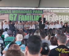 Com apoio do Estado, chaves da casa própria são entregues a famílias de Japurá
