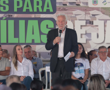Com apoio do Estado, chaves da casa própria são entregues a famílias de Japurá