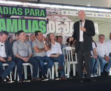 Com apoio do Estado, chaves da casa própria são entregues a famílias de Japurá