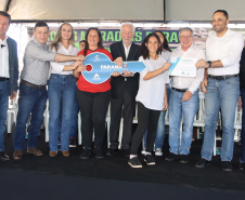 Com apoio do Estado, chaves da casa própria são entregues a famílias de Japurá