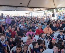  Ratinho Junior entrega escrituras a 579 famílias de Sengés, nos Campos Gerais