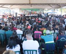  Ratinho Junior entrega escrituras a 579 famílias de Sengés, nos Campos Gerais