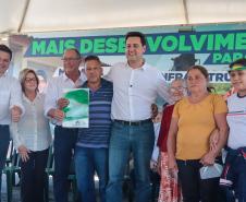  Ratinho Junior entrega escrituras a 579 famílias de Sengés, nos Campos Gerais