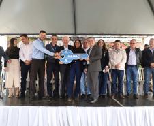 Darci Piana entrega residencial com 120 casas a famílias de Nova Londrina