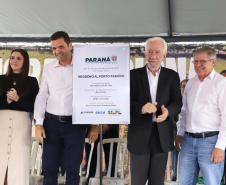 Darci Piana entrega residencial com 120 casas a famílias de Nova Londrina