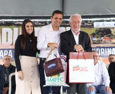 Darci Piana entrega residencial com 120 casas a famílias de Nova Londrina