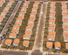 Darci Piana entrega residencial com 120 casas a famílias de Nova Londrina
