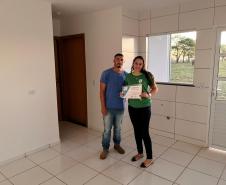 Em Santa Cruz de Monte Castelo, 40 famílias recebem as chaves da casa própria, graças ao Casa Fácil Paraná